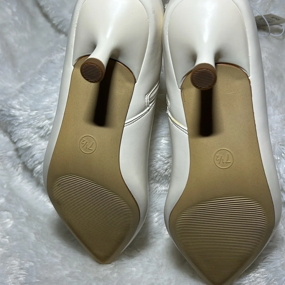 A New Day Lonnie Cream Kitten Heel Stretch Bootie Size 7 1/2 NWT